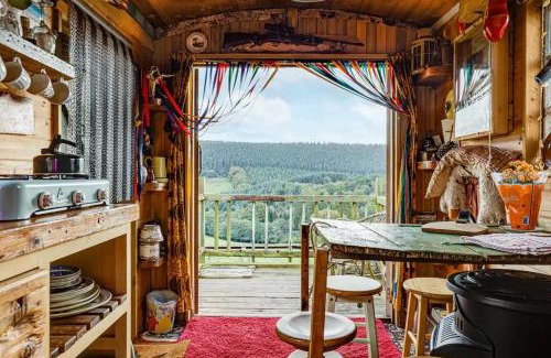 Scarborough Casa | Glamping Wagon - 1 x Double Bed 2 x Single Bed