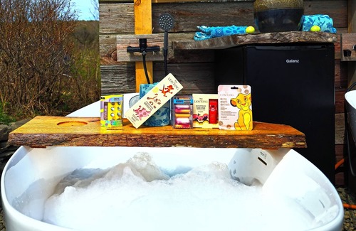 Mount Vision Alquiler De RV | Glamping with soaking tubs in Upstate New York!