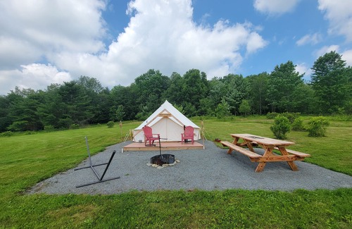 Mount Vision Alquiler De RV | Glamping with soaking tubs in Upstate New York!