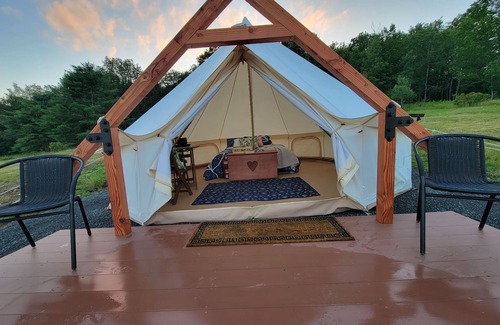 Mount Vision Alquiler De RV | Glamping with soaking tubs in Upstate New York!