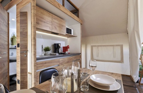 Mol Casa | Glampingtent Kiezel Lodge 4 by Interhome