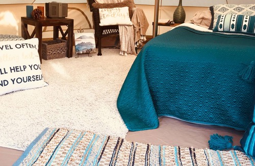 Desert Hot Springs Complejo | Glampsite Resort Near Joshua Tree with 4 Canvas Yurt Tents and Pool!