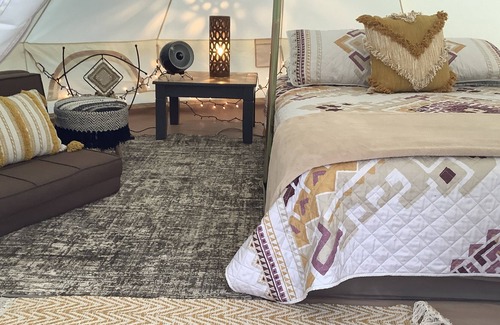 Desert Hot Springs Complejo | Glampsite Resort Near Joshua Tree with 4 Canvas Yurt Tents and Pool!