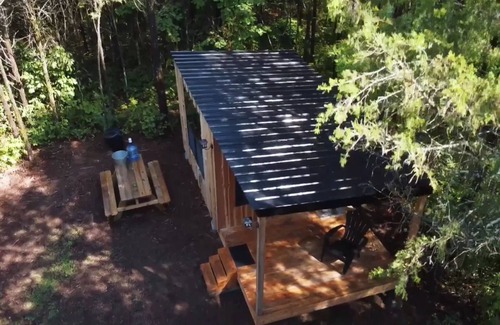Mohawk Cabina | GlampVentures "Cedar Suncatcher" @river/lake near Smoky Mtns