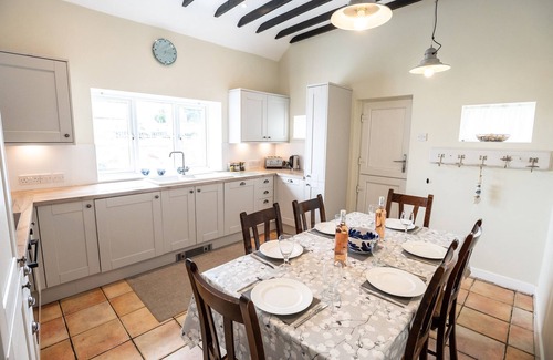 Moelfre Cabaña | Glan Y Don Moelfre - sleeps 6 guests in 3 bedrooms