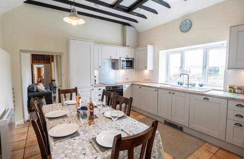 Moelfre Cabaña | Glan Y Don Moelfre - sleeps 6 guests in 3 bedrooms