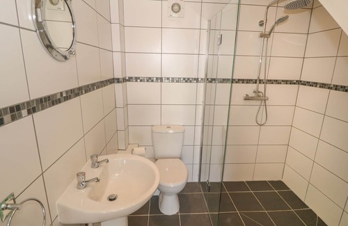 Cylch-Y-Garn Cabaña | GLAN YR AFON, family friendly, country holiday cottage in Llanfaethlu