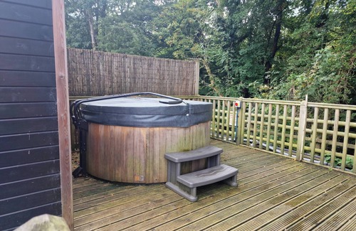 Llanfair Caereinion Cabina | Glan yr Afon Un - Relax, Recuperate, Enjoy