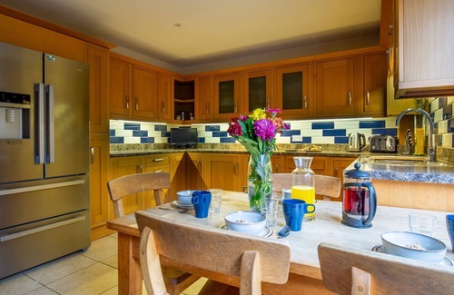Great Wolford Cabaña | Glasfryn - sleeps 10 guests in 5 bedrooms