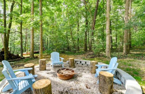 Glasgow Casa | Glasgow Getaway with Patio, Fireplace and Grill!