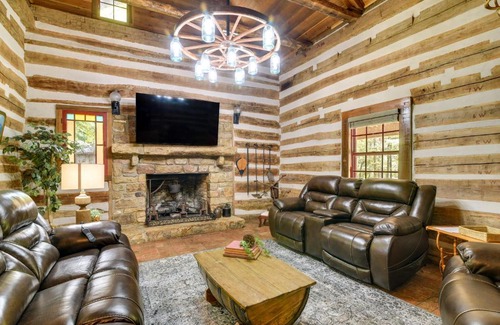 Glasgow Casa | Glasgow Getaway with Patio, Fireplace and Grill!