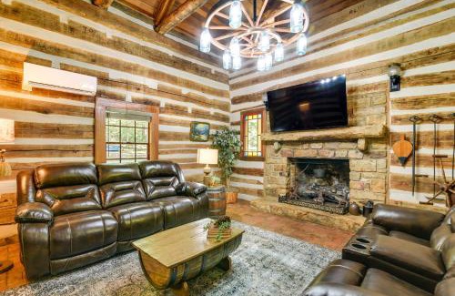 Glasgow Casa | Glasgow Getaway with Patio, Fireplace and Grill!