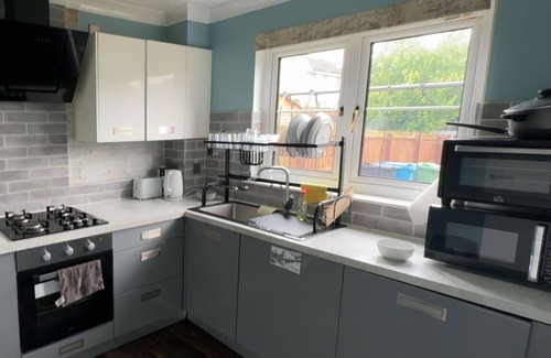 Glasgow Casa | Glasgow Guest House free 2 car parking Free WIFi Main Door House