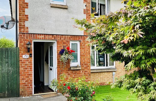 Glasgow Casa | Glasgow Guest House free 2 car parking Free WIFi Main Door House