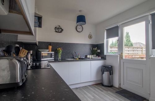 Tollcross Casa | Glasgow, spacious 2 bed house, suitable for family and contractors