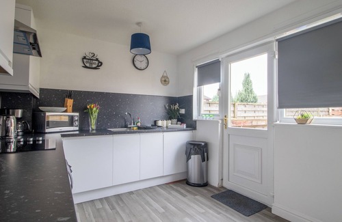 Tollcross Casa | Glasgow, spacious 2 bed house, suitable for family and contractors