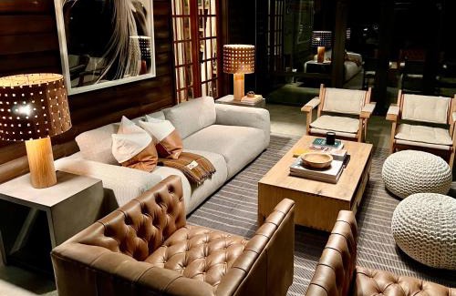 Eureka Springs Casa | Glass Cabin
