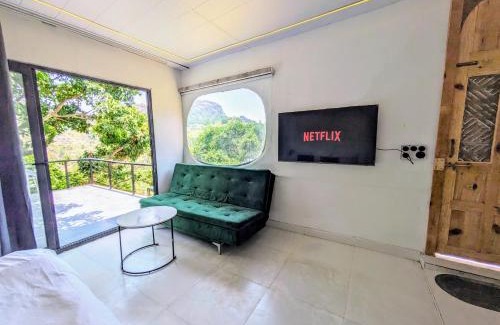 Mount Abu Casa | Glass Canvas