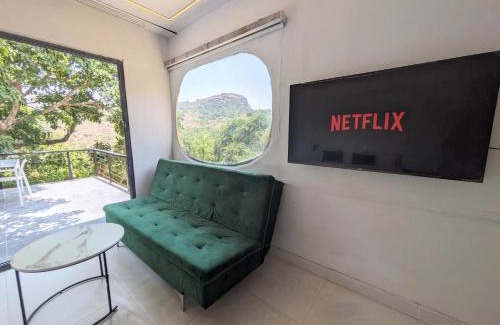 Mount Abu Casa | Glass Canvas