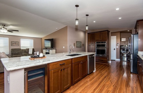 Bullhead City Casa | Glass deck, dogs, sandy beach, private dock