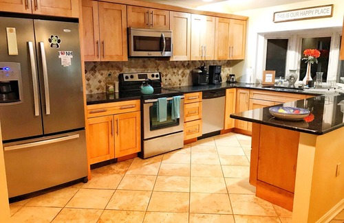 Gilford Casa | Glass House Getaway- 3 Minutes to Gunstock & Pet Friendly!