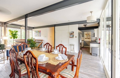 Covington Casa | Glass House on scenic Bogue Falaya river