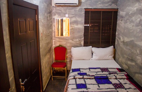 Ojokoro Hotel | Glass House Suites Annex