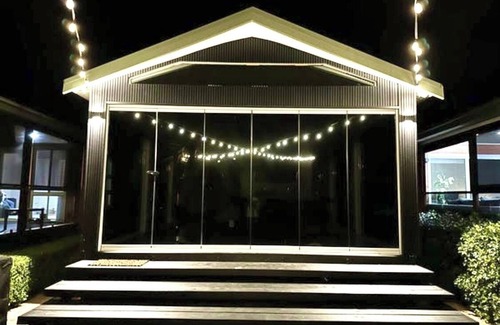 Wisemans Ferry Casa | Glasshouse on the River is Pet Friendly, bring your boat or jet-ski