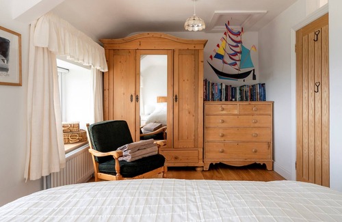 Cregneish Otro | Glen Chass Farmhouse is a beautifully appointed 3 bedroom house that sleeps up to 6 people in a magn