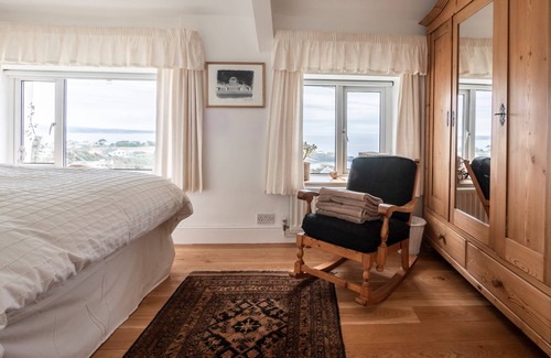 Cregneish Otro | Glen Chass Farmhouse is a beautifully appointed 3 bedroom house that sleeps up to 6 people in a magn