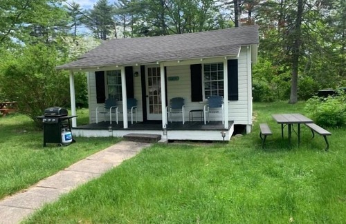 Lake George Cabaña | Glen Cottage at Cozy Nook