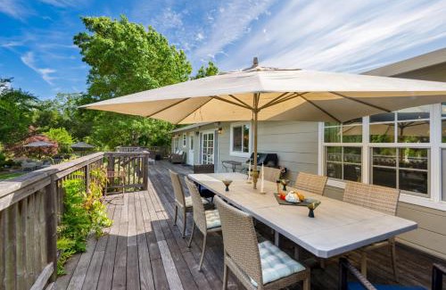Glen Ellen Casa | Glen Ellen Escape 5BR Retreat w Pool Hot Tub Hammocks Vineyard Views