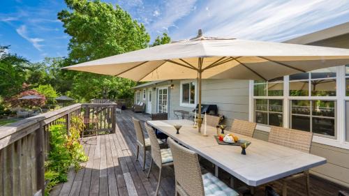Glen Ellen Casa | Glen Ellen Escape by AvantStay 5BR Retreat w Pool, Hot Tub, Hammocks & Vineyard Views