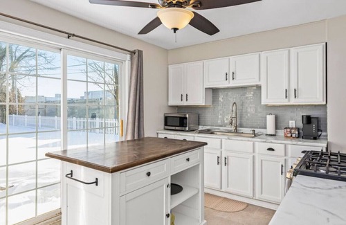 Peoria Casa | GLEN LIVING - a family 3 BD in Central Peoria