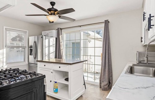 Peoria Casa | GLEN LIVING - a family 3 BD in Central Peoria