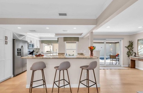 Glen Oaks Casa | Glen Oaks Villa Getaway w/ Htd Pool