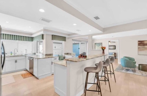 Glen Oaks Casa | Glen Oaks Villa Getaway w/ Htd Pool