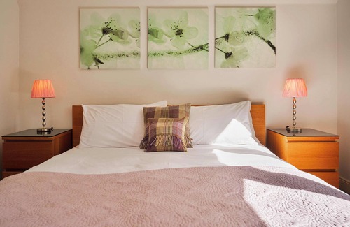 Blairgowrie Cabina | Glenardle Lodge - Riverside Highland Lodge w/ Hot Tub & Forest Views