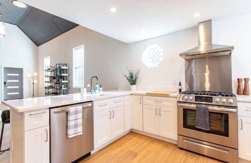 Scott Township Casa | Glendale Chapel- 2br fully renovated