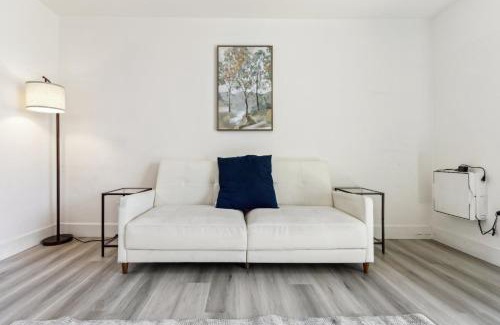 Glendale Sports and Entertainment District Apartamento | Glendale CozySuites - Westgate with pool 10