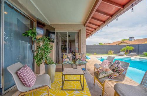 Country Meadows Casa | Glendale Getaway Parkwest Pool - Glendale GetAway-Pool - Stadium- Westgate- King Bed