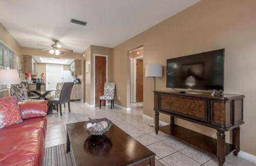 Brandon Apartamento | Glendale Getaway Prime Brandon location