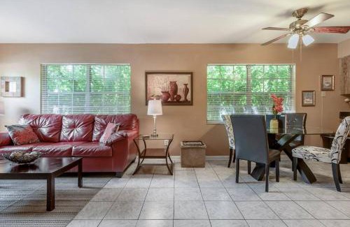 Brandon Apartamento | Glendale Getaway Prime Brandon location