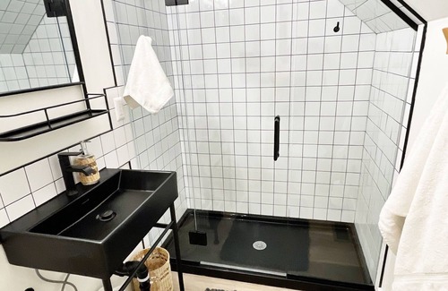 Gleneagle Casa | Gleneagle Loft - Modern studio, minutes from Air Force Academy