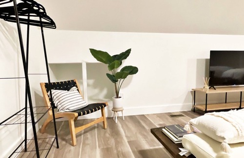 Gleneagle Casa | Gleneagle Loft - Modern studio, minutes from Air Force Academy
