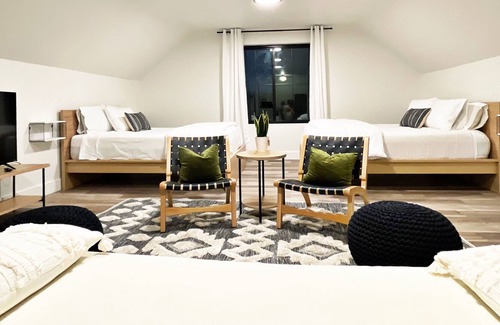 Gleneagle Casa | Gleneagle Loft - Modern studio, minutes from Air Force Academy