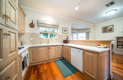 Glenelg Casa | Glenelg Beach Stylish 2 Story Townhouse Sea View
