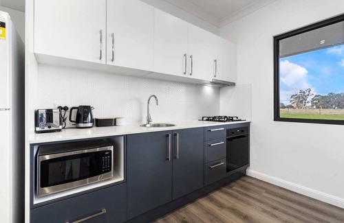 Forest Reefs Casa | Glenowrie Cottage - 1 King, 2 Singles - Near Cadia