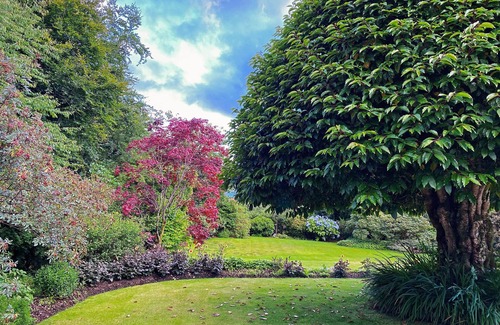West Laroch Casa | Glenrigh House - Truly special home with beautiful gardens and church ruins.