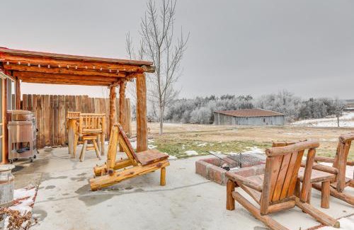 Adams County Casa | Glenvil Cabin with Gas Grill Steps to Dock and Pond!